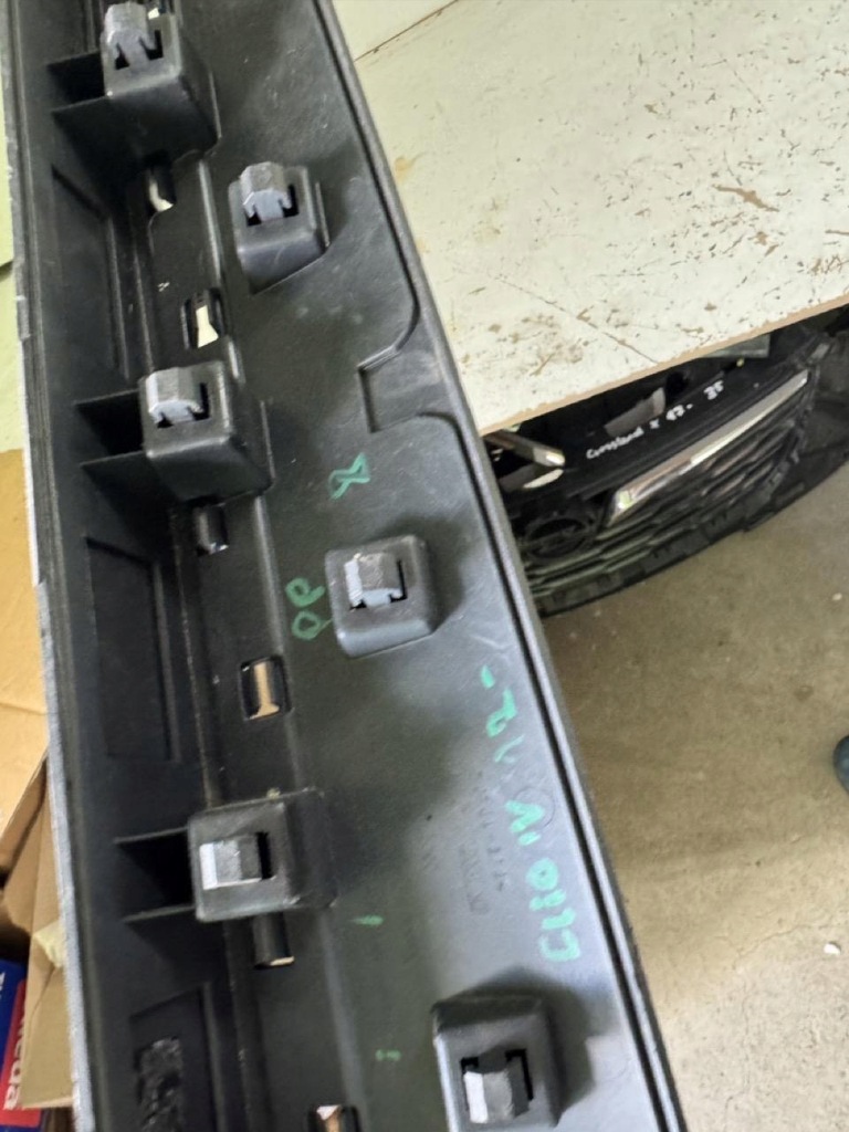 фото №8, Молдинг правая перед renault clio iv 4 12-