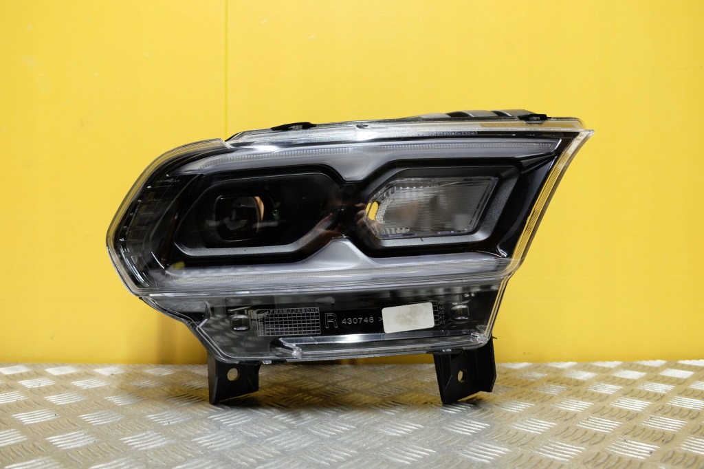 Купить Dodge durango рестайлинг  2021- фара фара правый  черная led америка