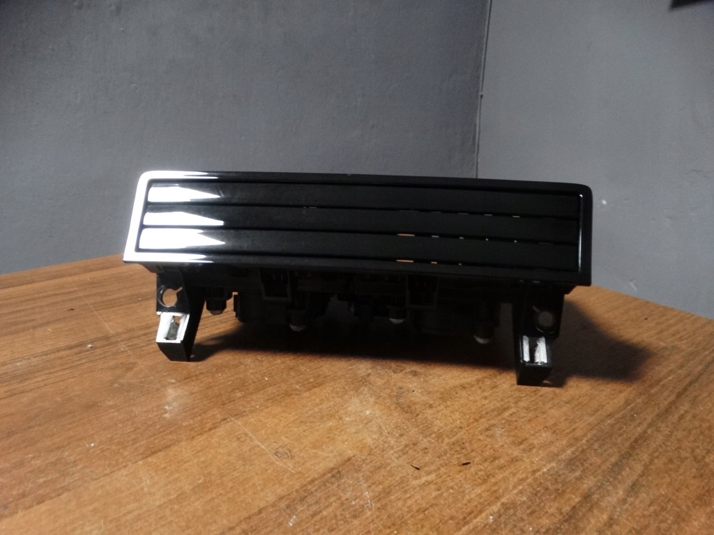 фото №1, Решётка обдув консоли porsche panamera 971 1