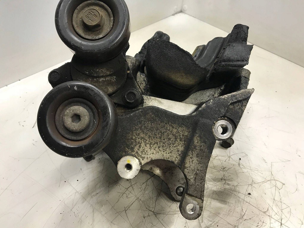 фото №1, Kia carens ii 2008 кронштейн генератора 2528127