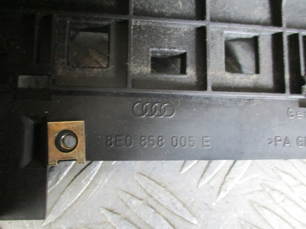фото №3, Рамка радіо 8e0858005e audi a4 b7 1.9 tdi 04-07 r. kombi