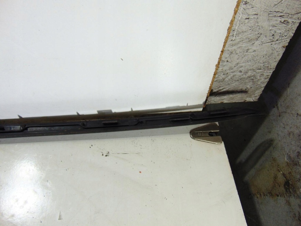 фото №8, Молдинг стекло лобовое левая peugeot 5008 i