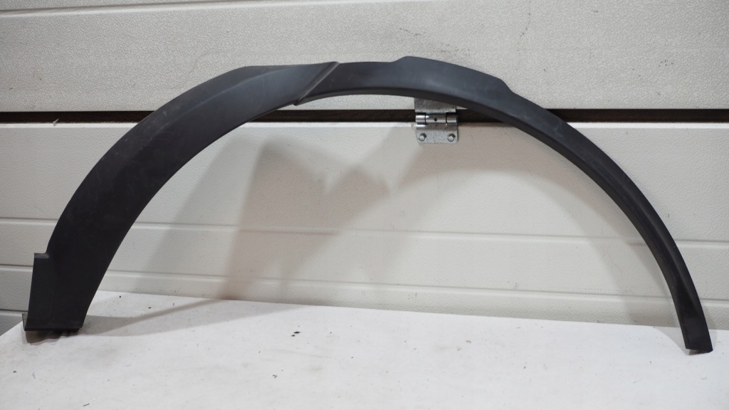 фото №1, Land rover discovery l462 v 16- молдинг левая задняя