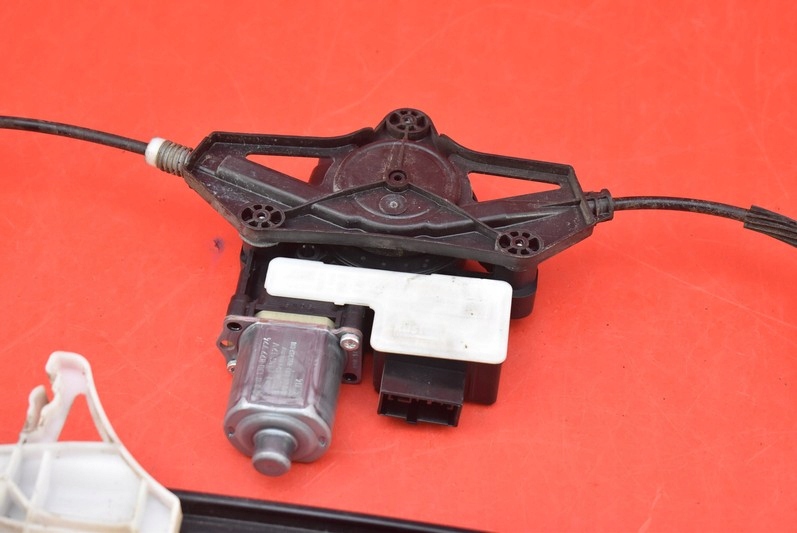 фото №7, Підйомник скло правий задня skoda octavia iii hb 14r