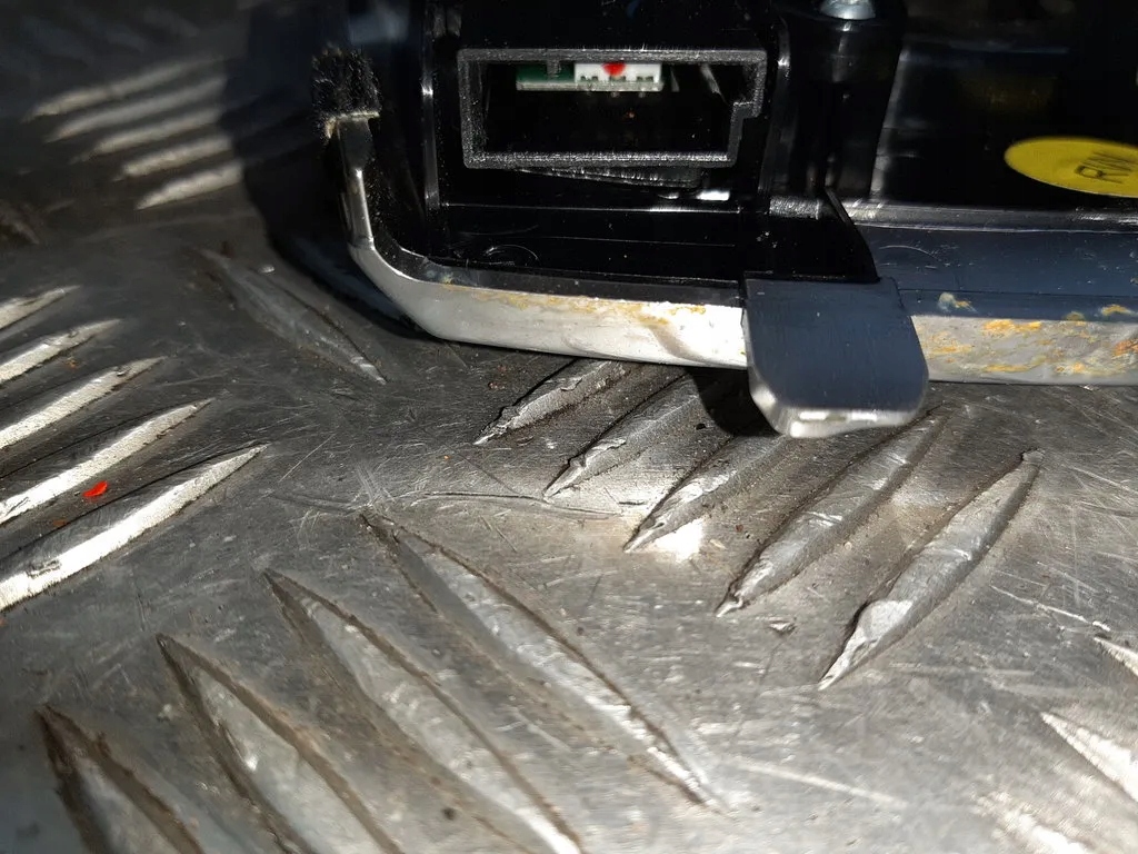 фото №5, Chevrolet camaro 23281831 середина чехлы