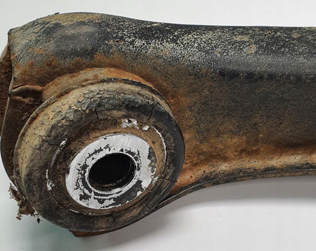 Рычаг правый перед верхний mercedes w115 w114 Оригинал