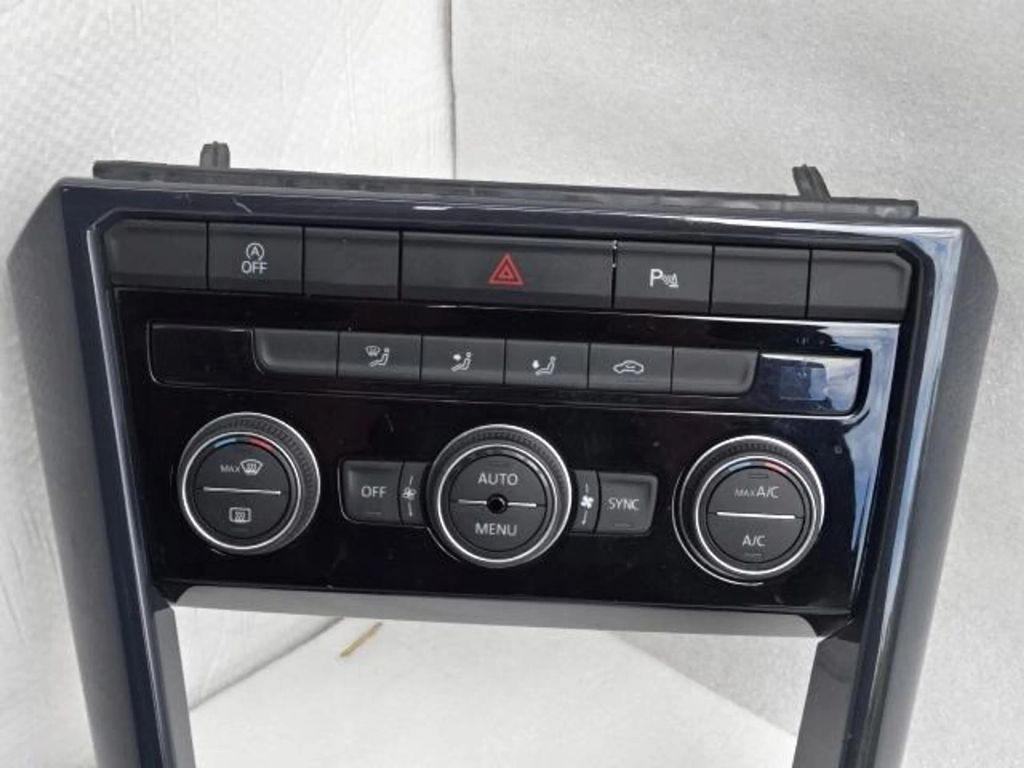 фото №1, Volkswagen t-roc панель кондиционера