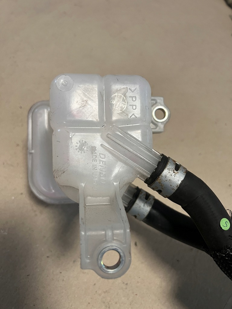 фото №6, Toyota auris ii гибрид бачок расширительный