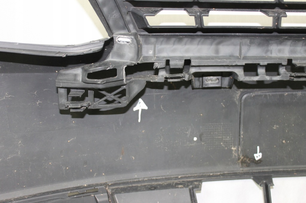 Бампер перед передний vw caddy рестайлинг  2k5 решётка Недорого