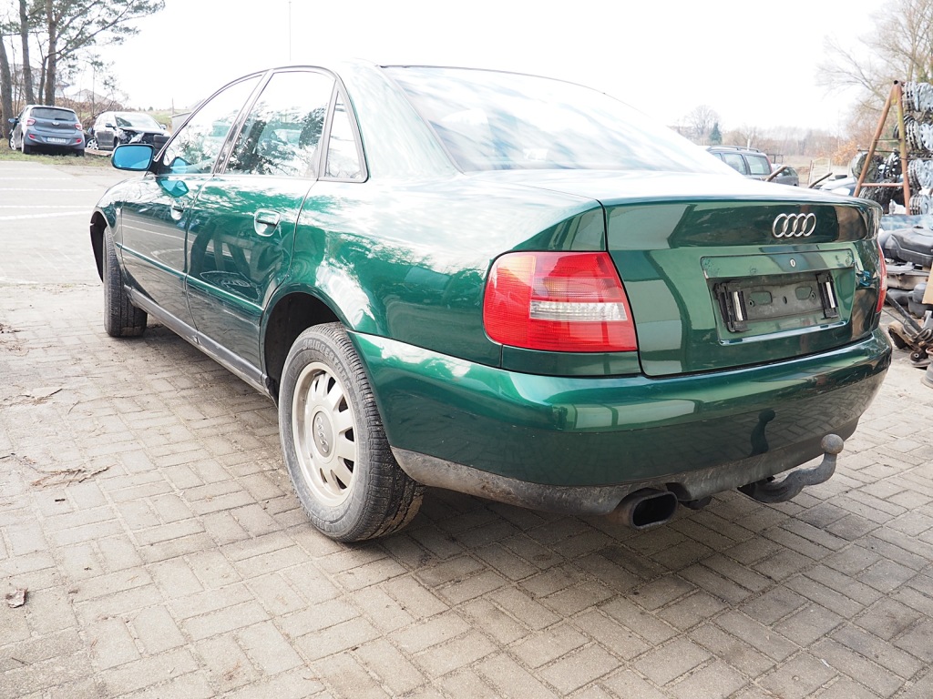 Audi a4 b5 рестайлинг  1999-01 решётка радиатора решётка  радиатора хром хороший в Украине