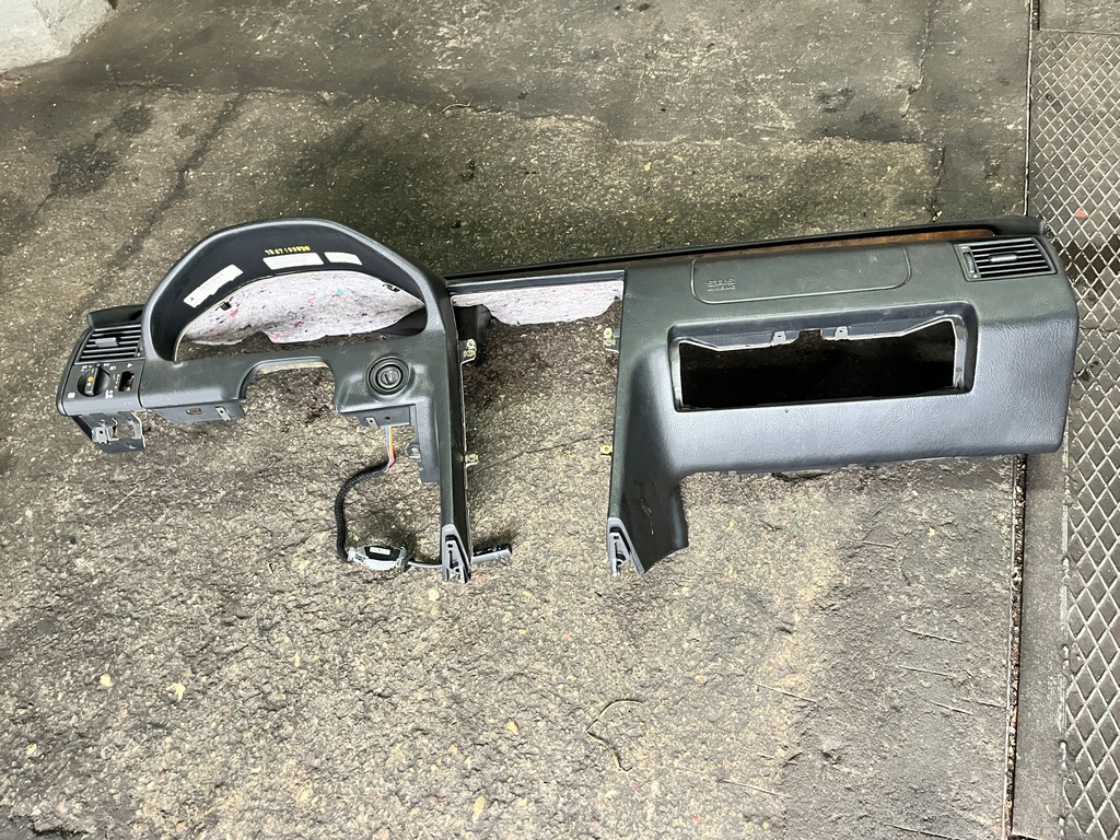 фото №1, 135 mercedes w202 приборная панель приборная консоль приборная панель