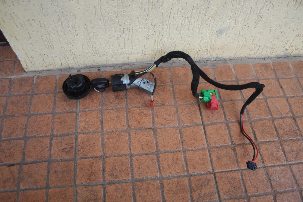 фото №1, Замок зажигания ключ крышка peugeot 307