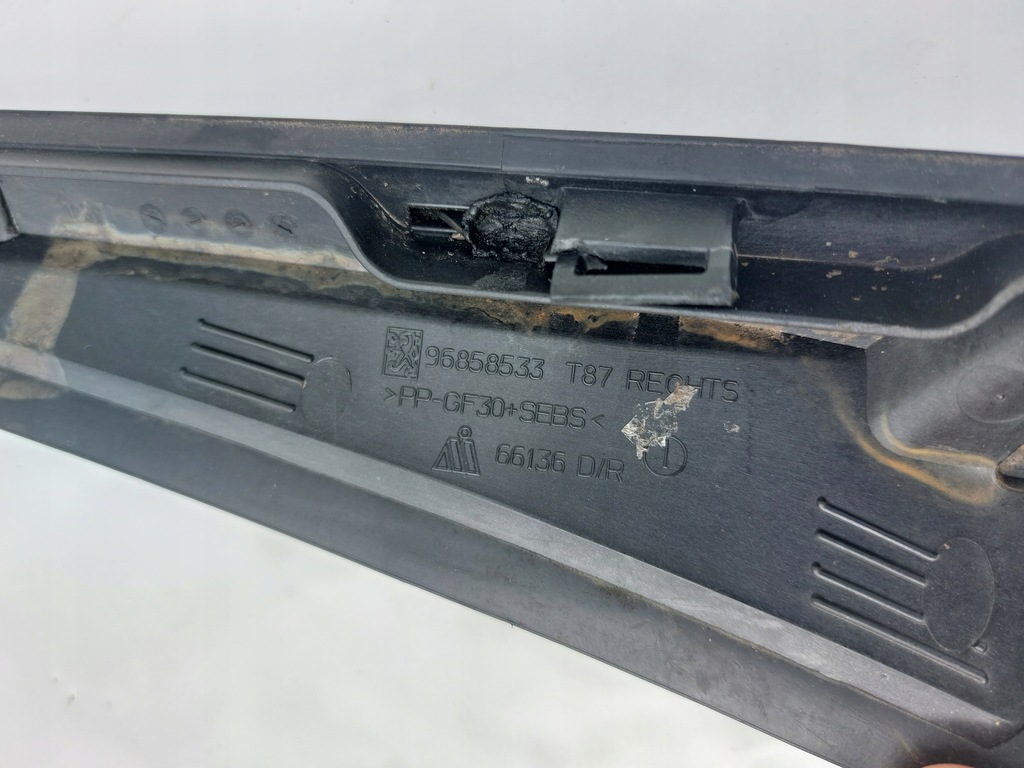 фото №10, Молдинг стекло лобовое правая peugeot 5008 i eu