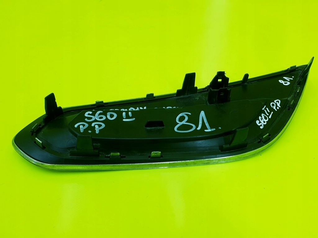 Решётка бампера правый  перед volvo s60 2 седан 2.0d Доставка