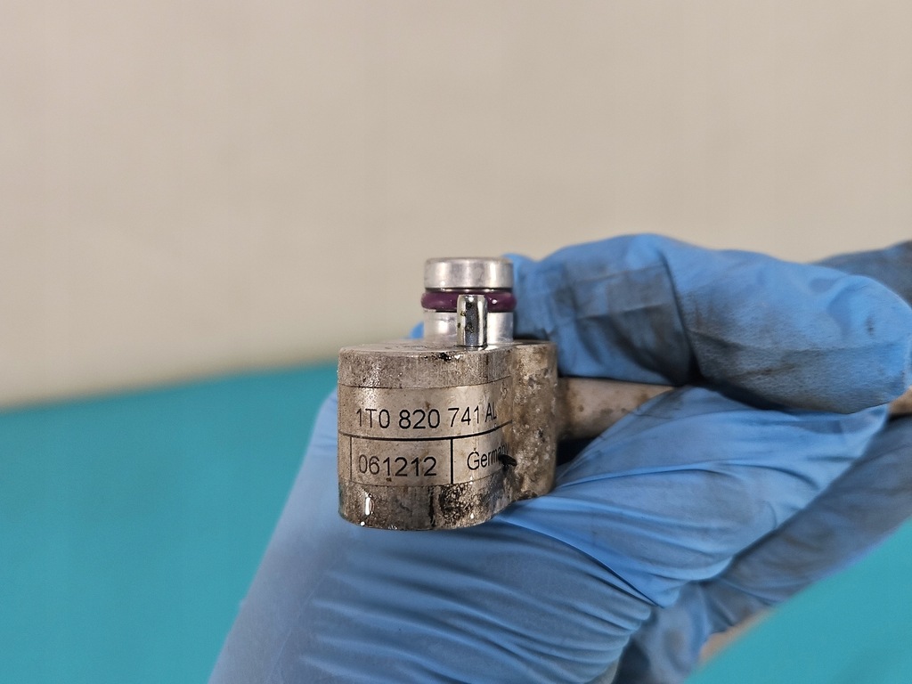 фото №9, Шланг кондиционера трубка vw touran i 1t0820741al 3 pin