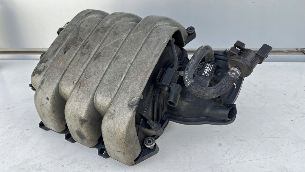 фото №1, Audi колектор всмоктуючий 3.2 fsi 06e133210f