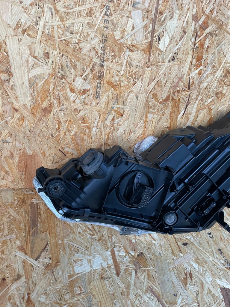 Фара правый  full led audi a4 8w америка! Оригинал