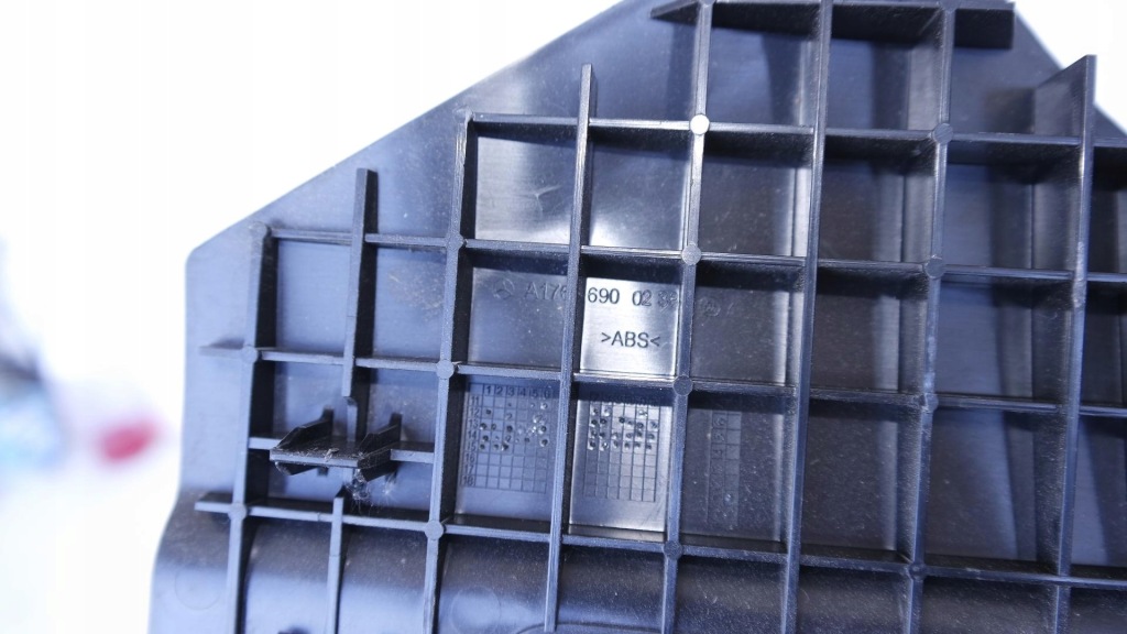 Пластик защита стойка левая правая mercedes w176 Доставка