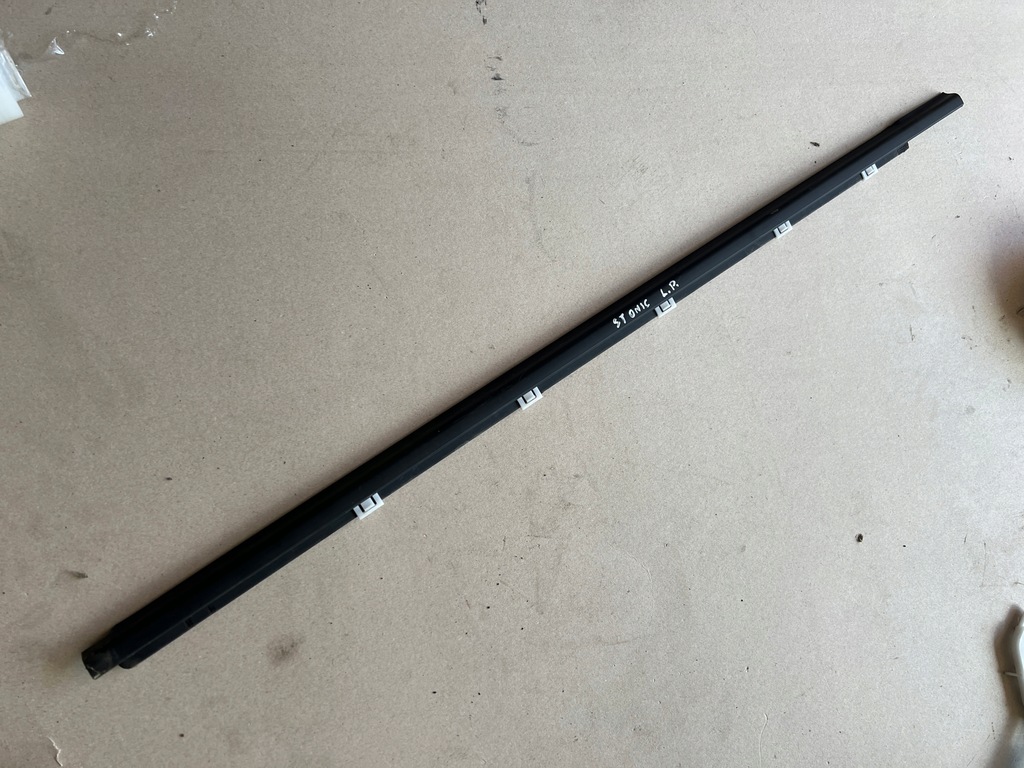 фото №1, Kia stonic 17- молдинг ущільнювач двері ліва перед