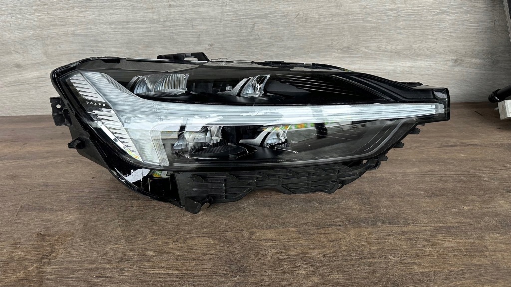 фото №1, Volvo xc60 ii lift лампа передня права full led europa 32420440