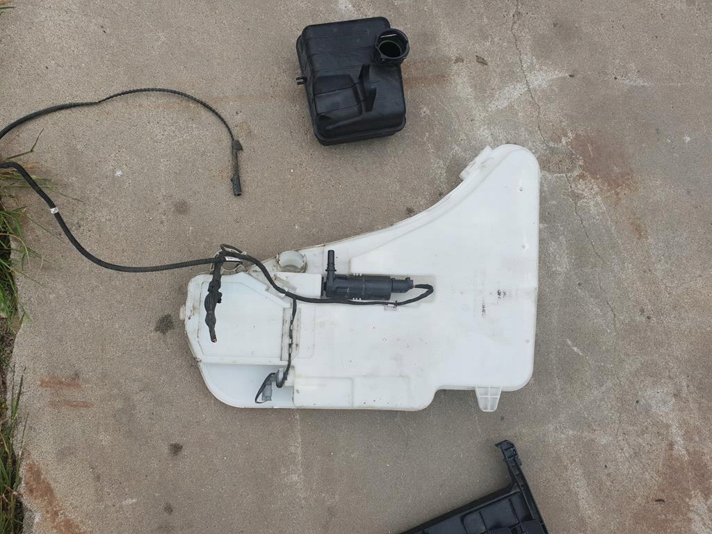 фото №1, Бачок омивача f10 f11 7269663 ксенон