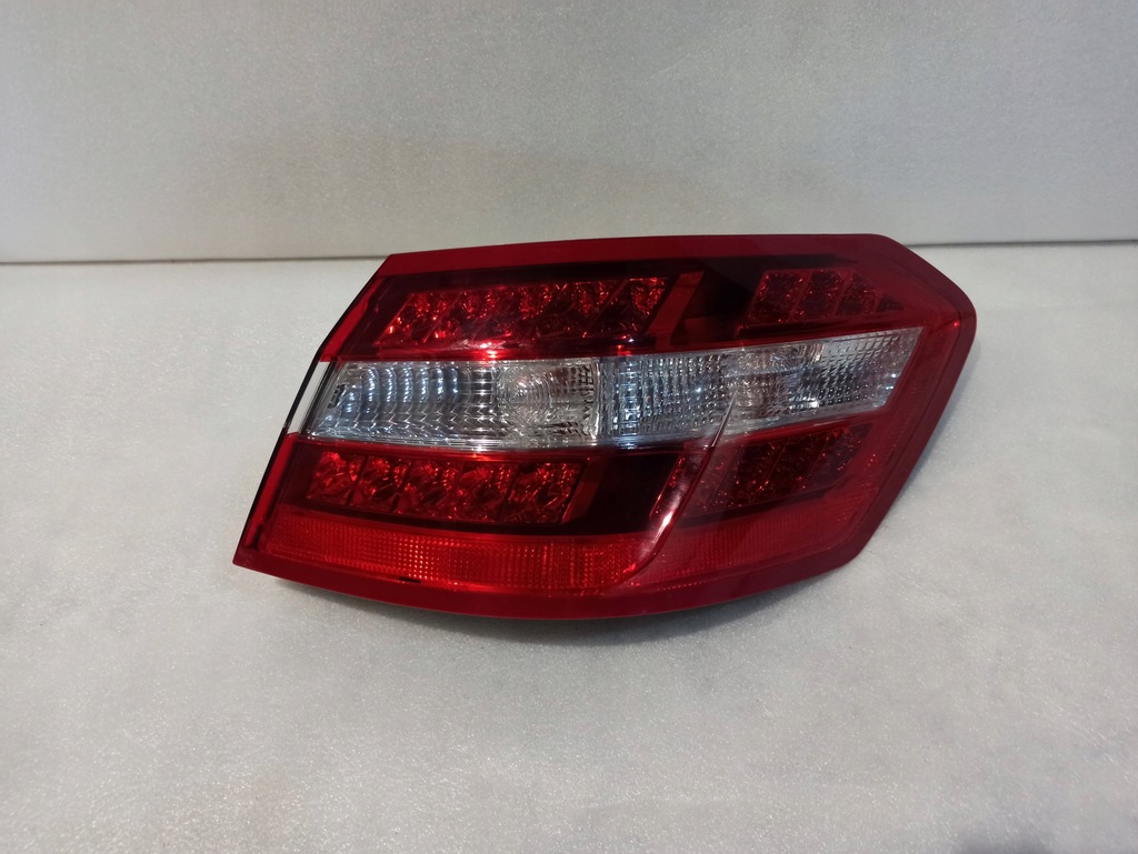 фото №1, Mercedes 212 sedan лампа правий задня задня права