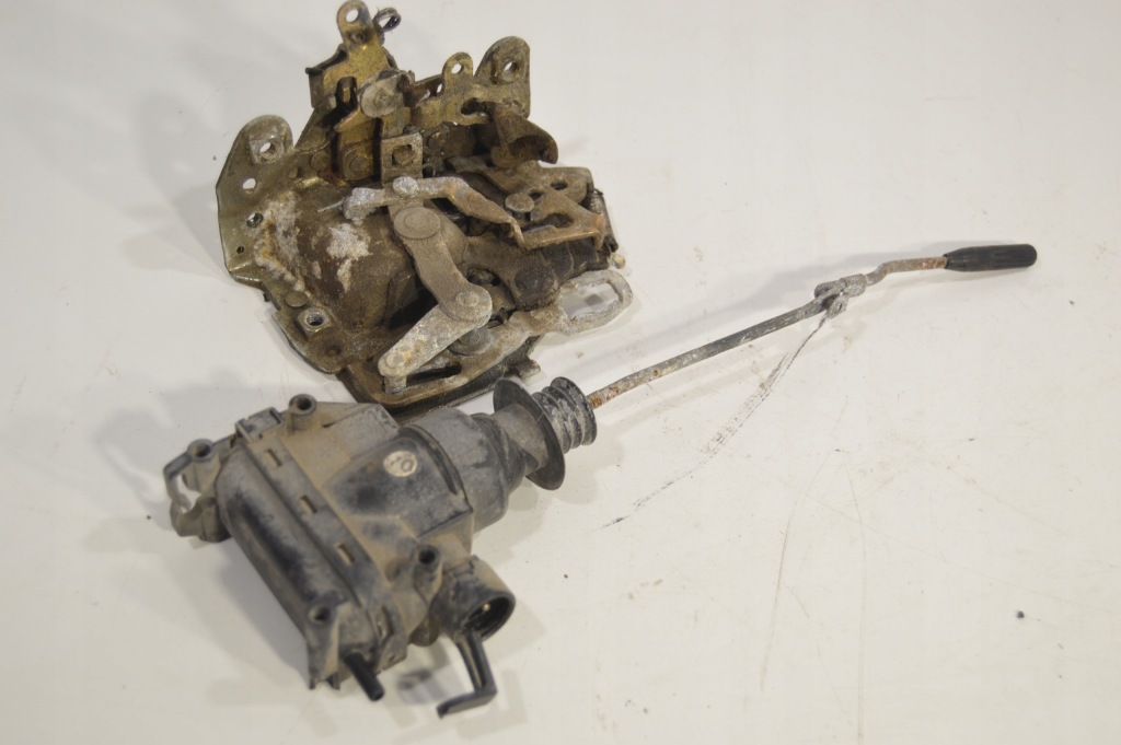 Замок дверь привод правый перед mercedes w126 s klasa s Оригинал