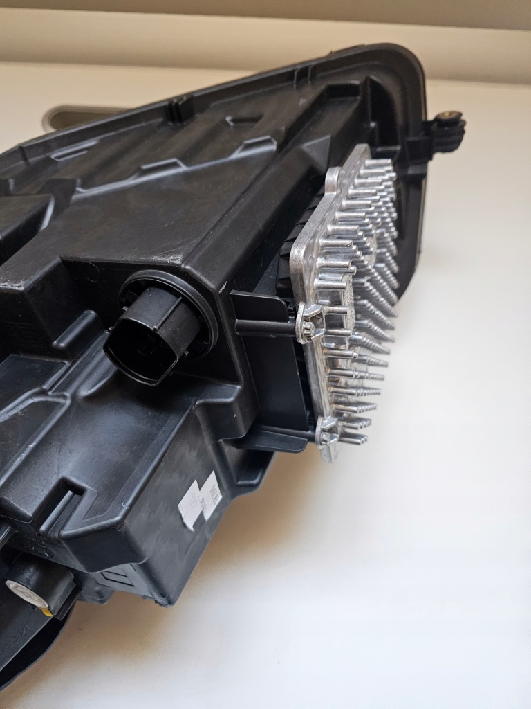 Jaguar e-pace full led premium rt правий фара європа  m9c3-13w029-ed 00220577-04 Недорого