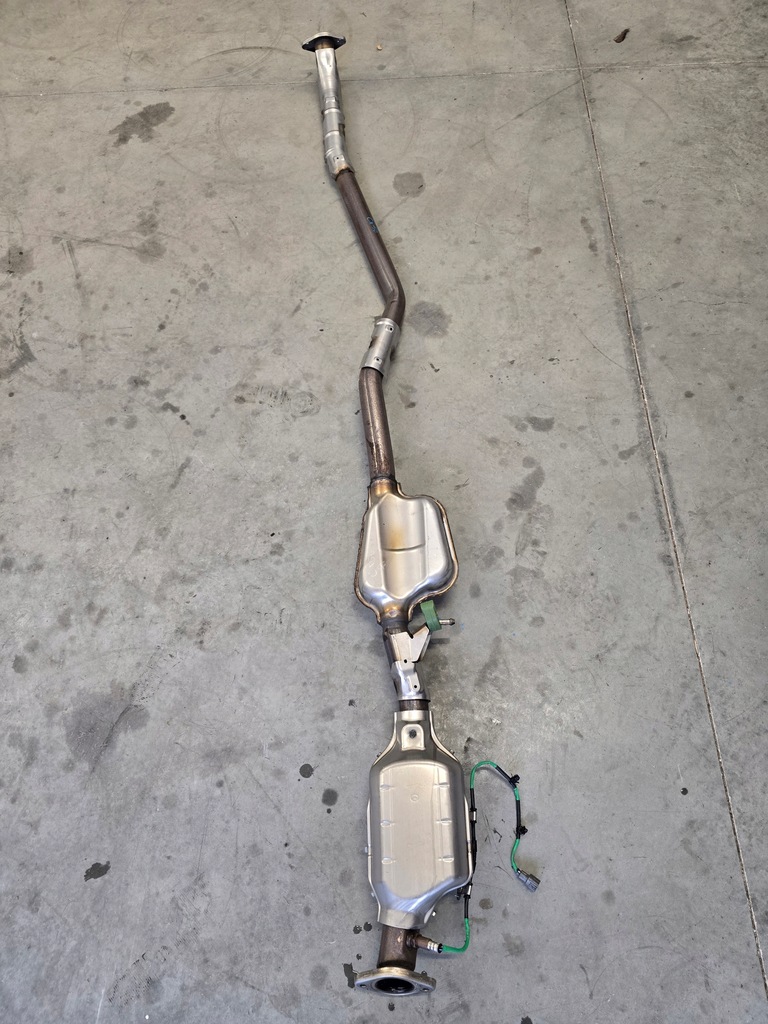 фото №1, Mazda cx50 2.5 23- труба гасник середній usa