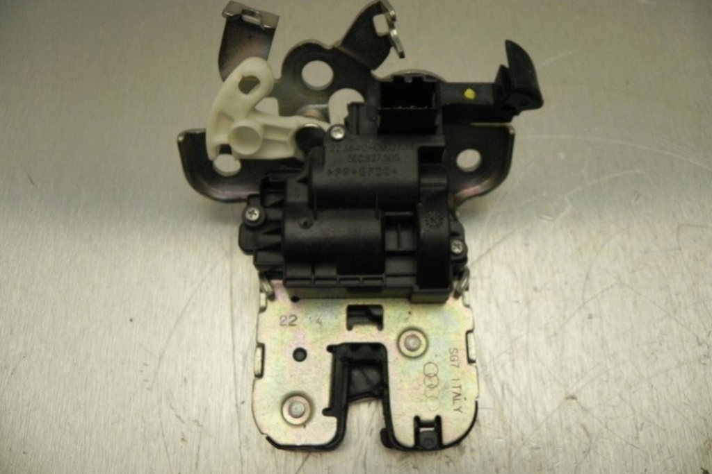 фото №1, Замок кришки багажника skoda rapid nh3 5e0827505 бензиновий 77kw 2014