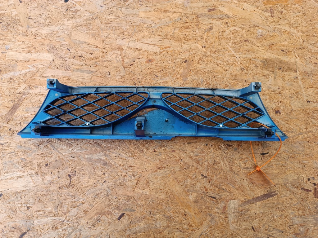 Решітка решітка радіатора решітка  бампера перед 623102n410 nissan almera n15 Оригінал