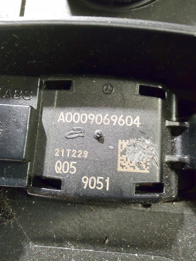 фото №10, Mercedes 213 w213 бардачок пасажира a2136801309 a0009069604