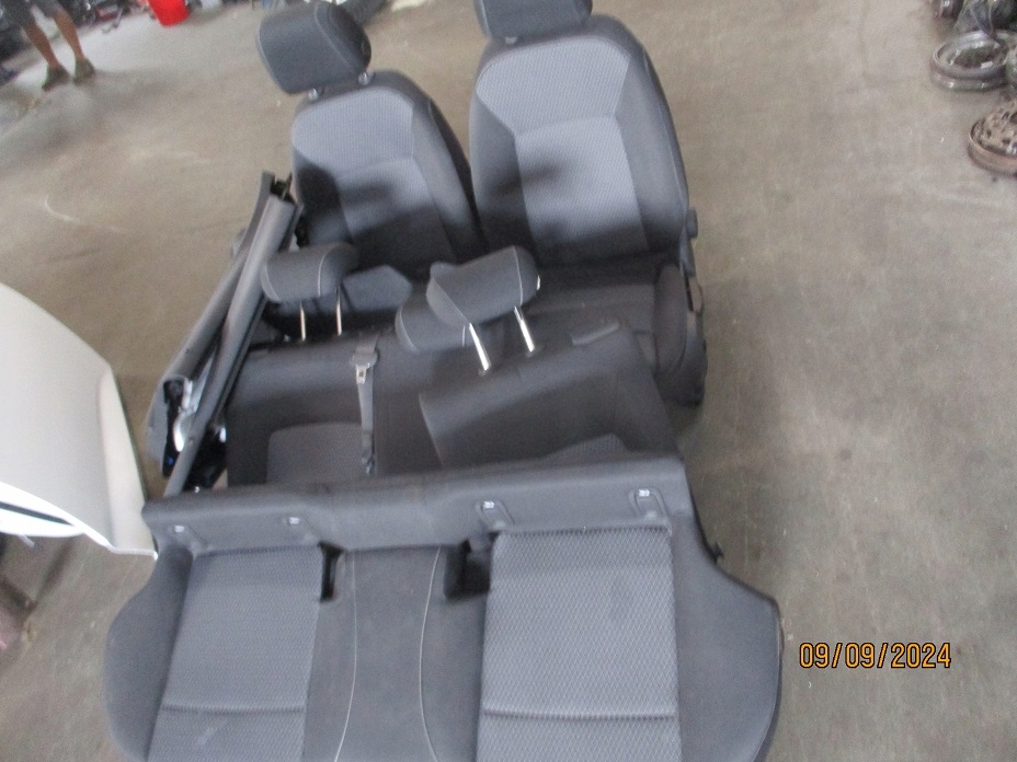 фото №1, Opel insignia b kombi сиденья заднее сиденье обшивки eu