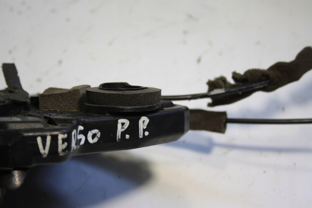 фото №4, Toyota corolla verso замок дверь правый перед 2 pin