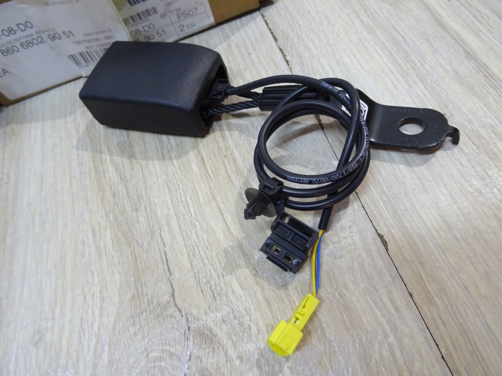 Mercedes gle a1678601500 ремінь задній середній Доставка