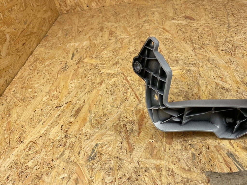 фото №8, Кронштейн кронштейн направляющая крыла перед правый polestar ii 2 31688245 2020-