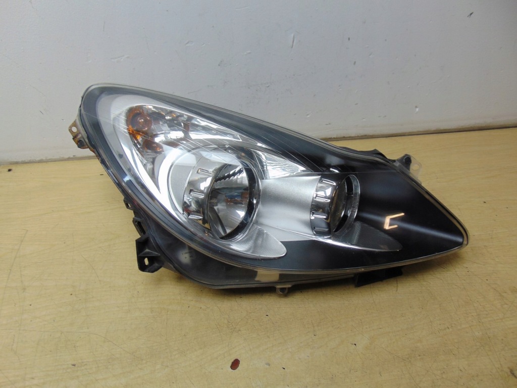 фото №1, Лампа правая перед opel corsa d 13217454 europa