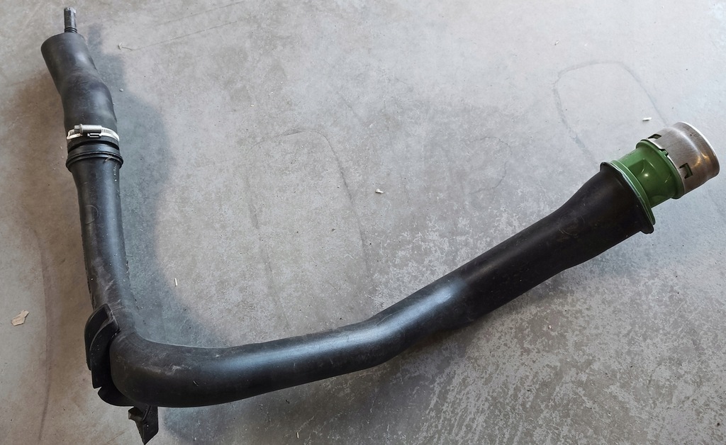 фото №1, Mitsubishi colt vi 2005 - 2012 заливная горловина топлива труба воронка