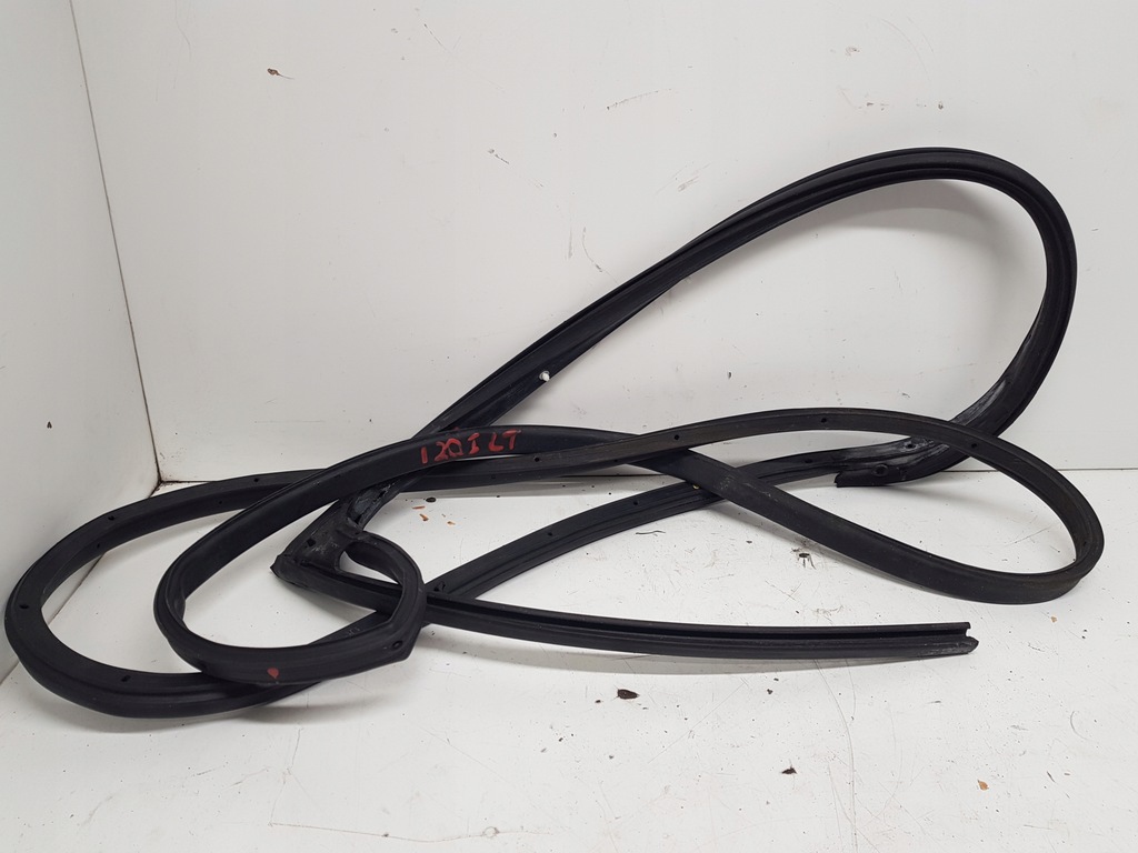 фото №1, Hyundai i20 прокладка двері лівий задня 2008-