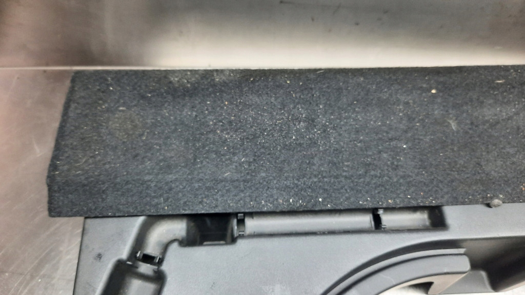 фото №8, Обшивка вкладиш багажника mazda 3 i 03-09r hb 5 двері