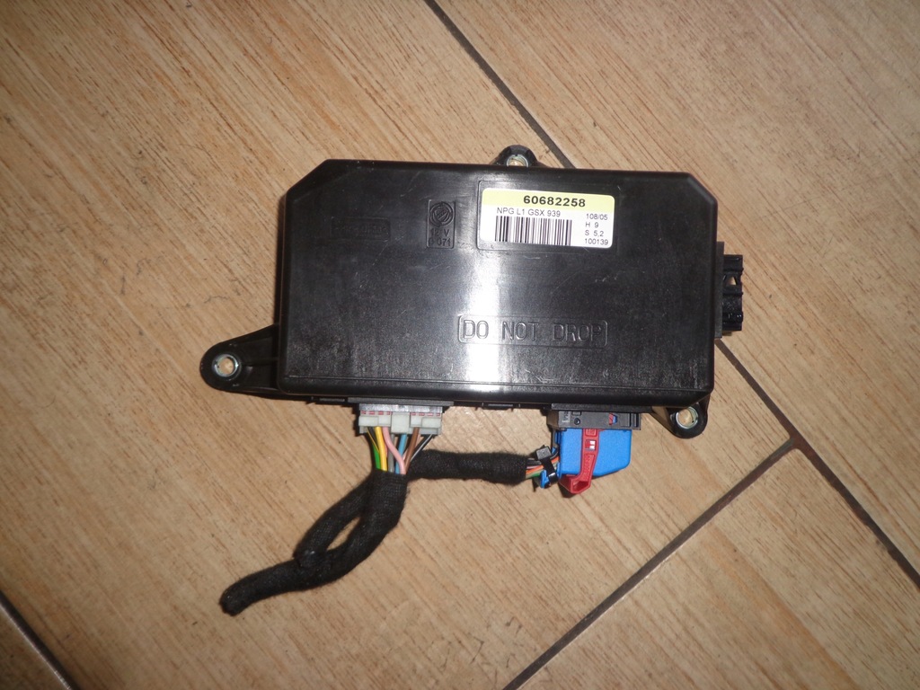 фото №1, Alfa romeo 159 06r. модуль дверь левых передних