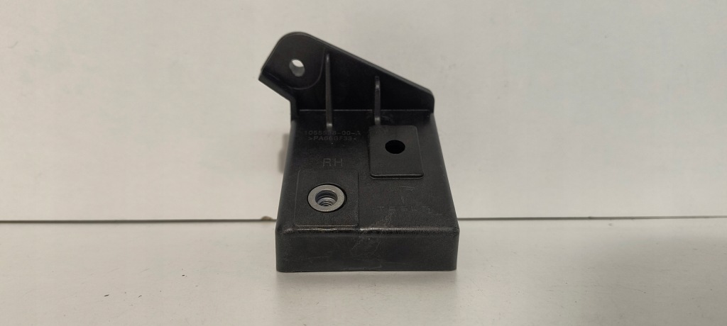 Купити Кронштейн напрямна бампера лампи правий перед tesla model s