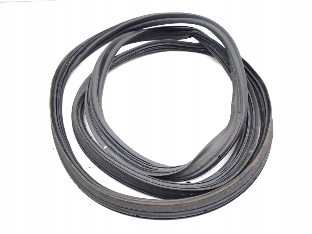 Toyota c-hr 1 2022 прокладка крышки багажника в Украине