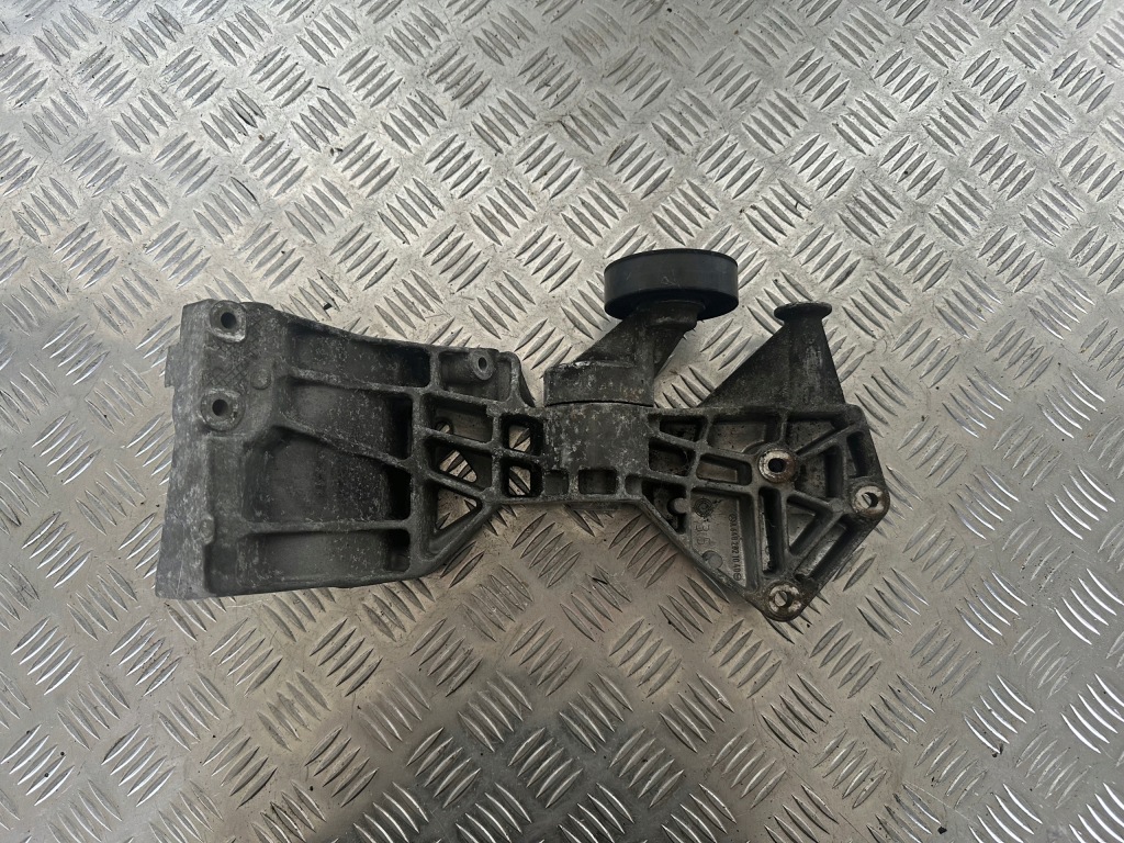 Купити Mercedes w169 2.0 cdi кронштейн генератора a6402021040