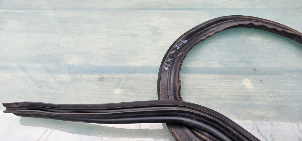 Прокладка капота mercedes-benz clk a208 w208 Недорого