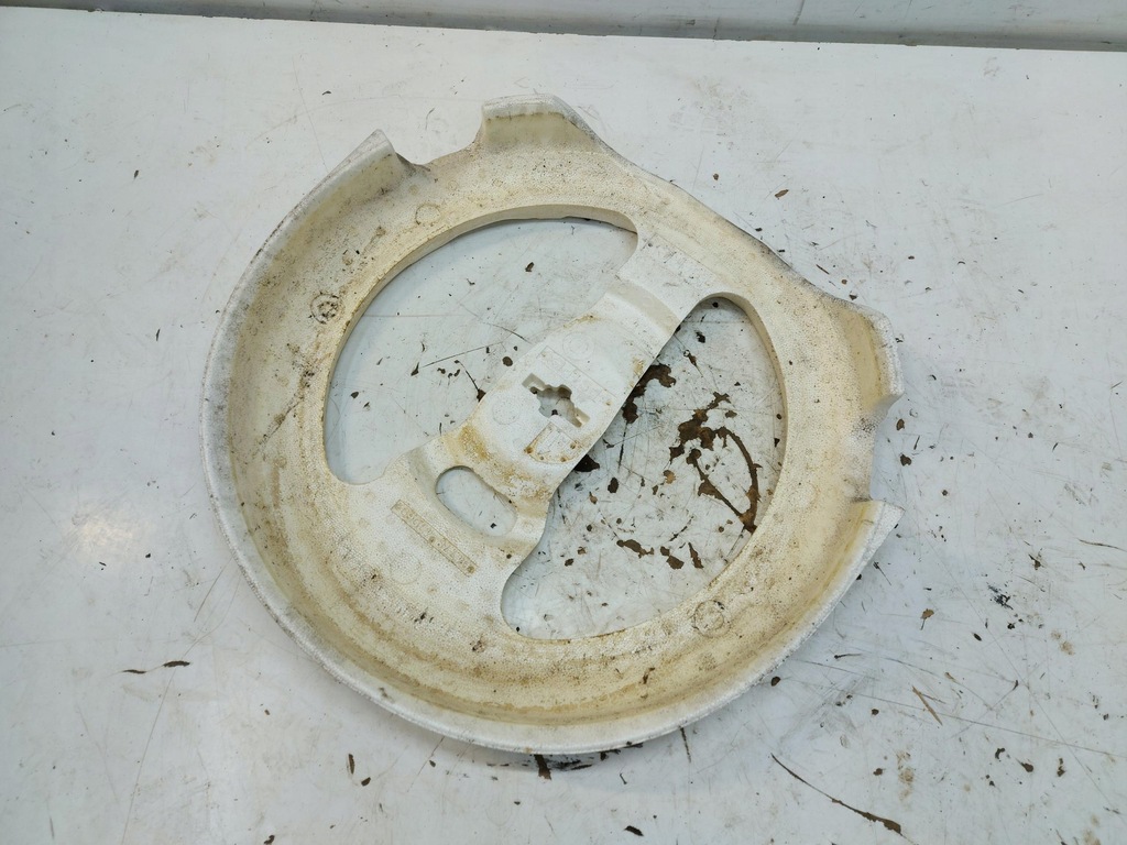 фото №1, Toyota prius + пенополистирол багажника 64778-47060