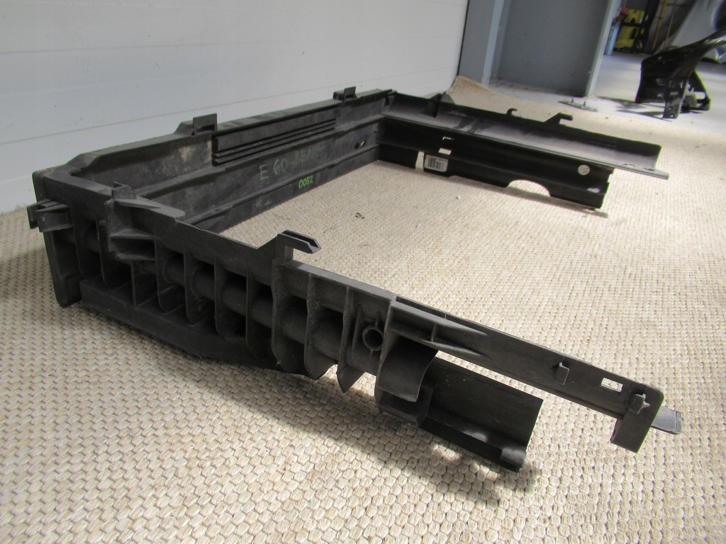 фото №4, Радиатор корпус bmw e60 e61