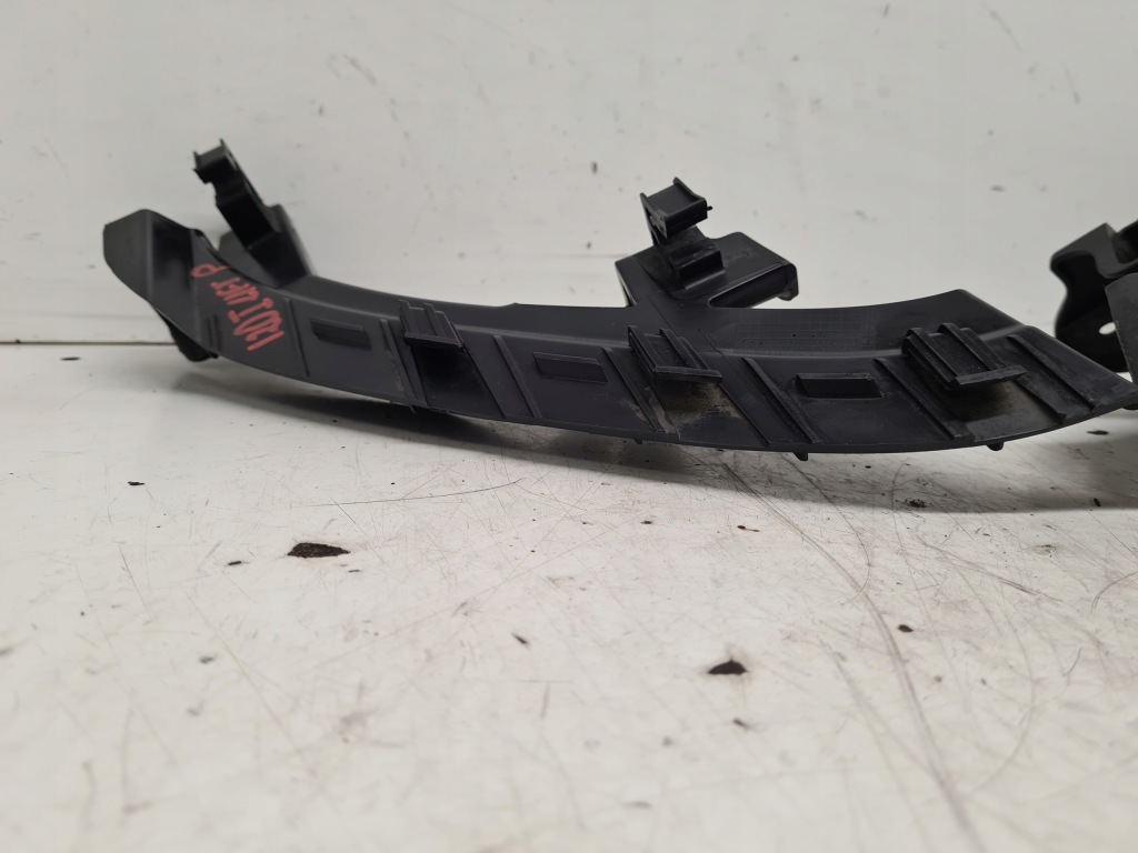 фото №1, Hyundai i20 lift направляющая лампы правый перед 2012-14r