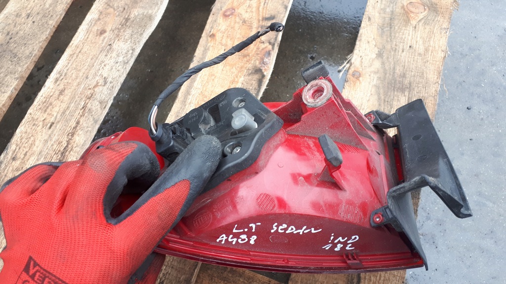 фото №8, A4 b8 лампа ліва лівий задня sedan w крила