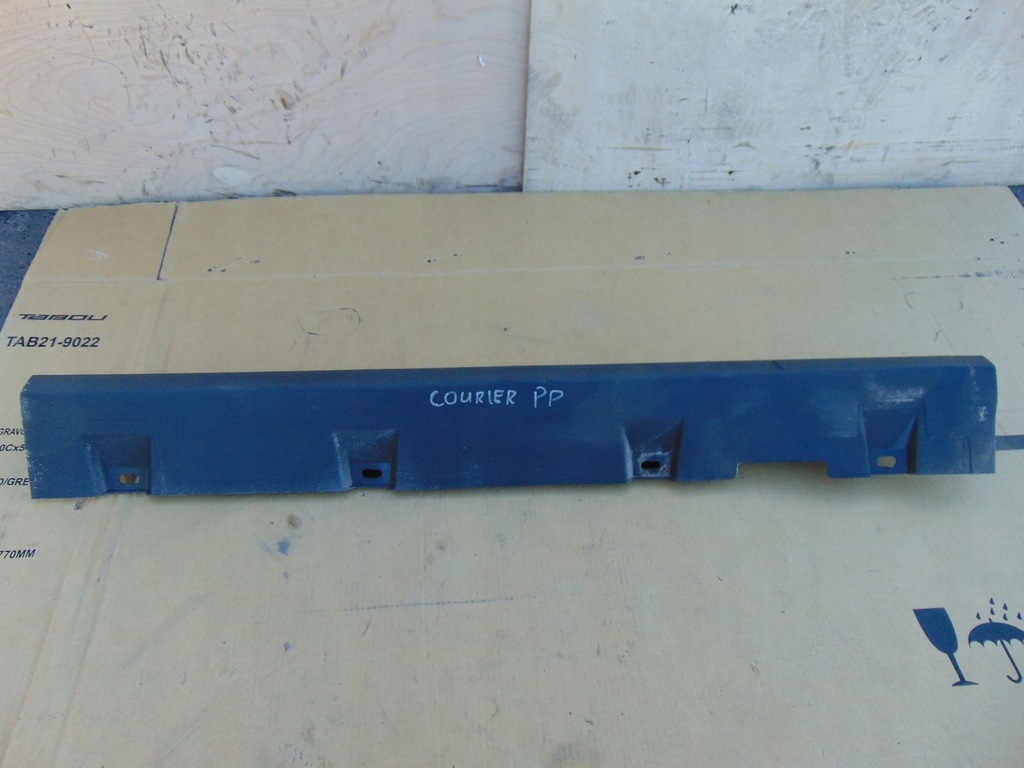 фото №1, Молдинг порог правая ford courier et76-10154-ae